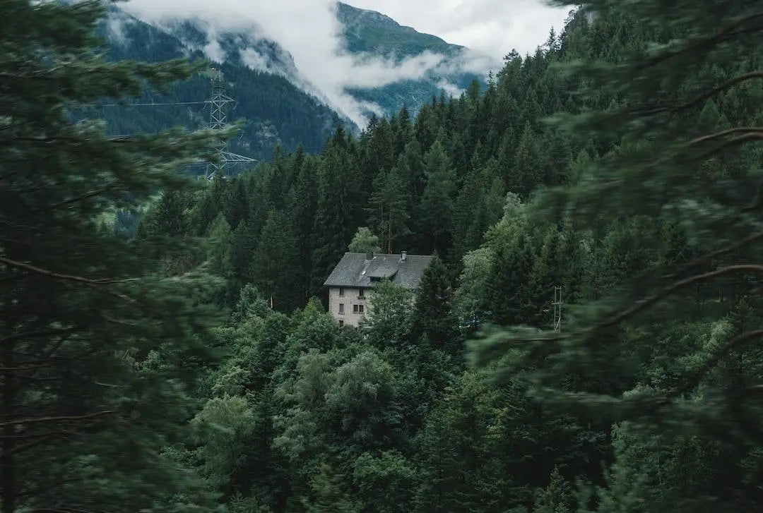 how much does it cost to live off the grid?