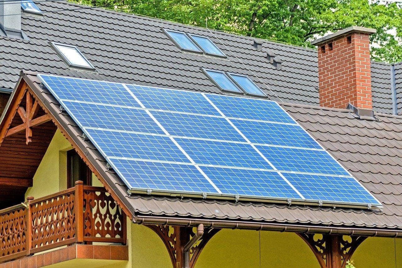 Why use an emergency solar kit to prepare for power outages?
