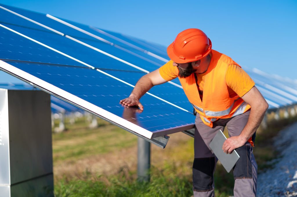 how many batteries do i need for a 10kw solar system