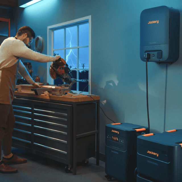 Jackery Smart Transfer Switch | Seamless ≤20ms UPS | Wi-Fi/Bluetooth App Control | Split Phase | 100A Input | 60A Output | Compatible w/ Explorer 5000 Plus - ShopSolar.com