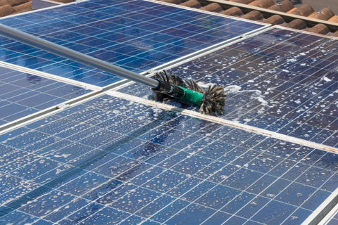 can you use vinegar to clean solar panel