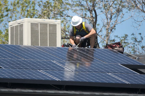 how many solar panels do i need to run an air conditioner