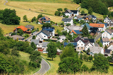 how many solar panels you have to run a house off grid