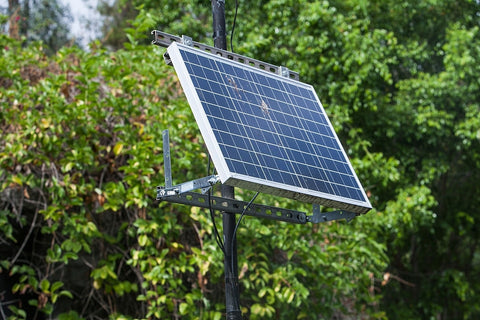 how many solar panels you need run a house off grid